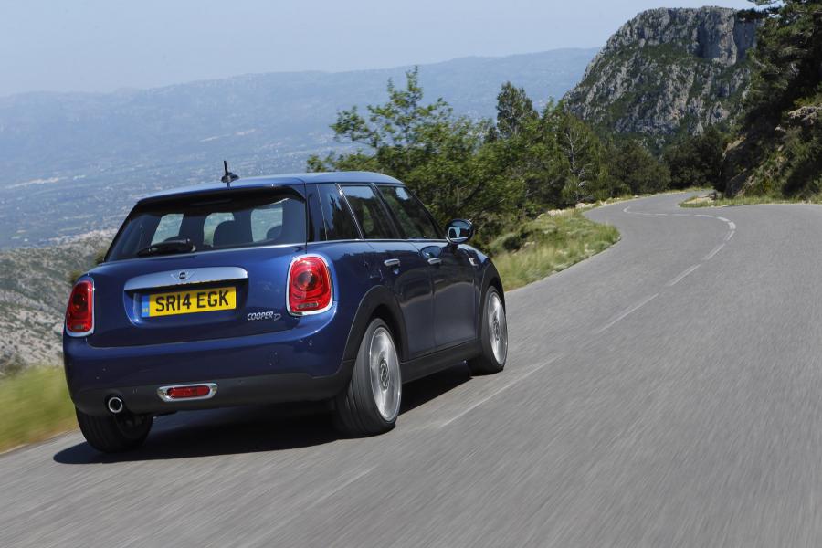 Mini Cooper D 5-Door 2014 года  (UK) (фото 23 из 68)